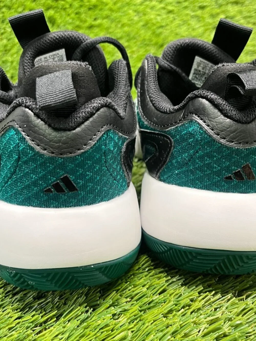 Adidas Trae Unlimited 2 Boys Size 5Y Green Black Athletic Running Shoes Sneakers